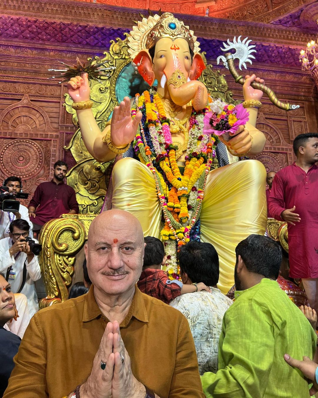 Lalbaugcha Raja 2022 Celebrities Photos