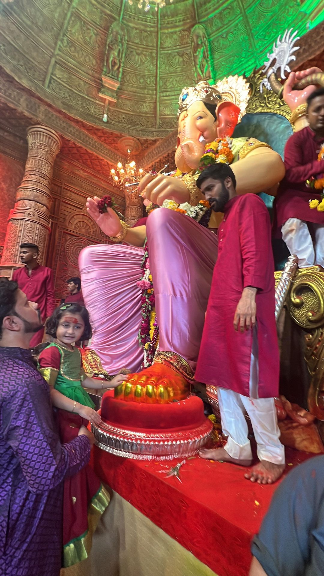 Lalbaugcha Raja 2022 Celebrities Photos