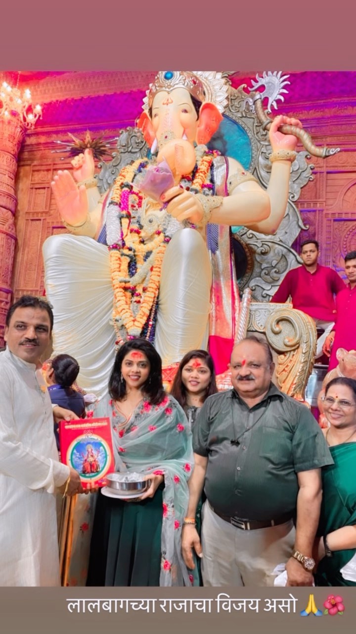 Lalbaugcha Raja 2022 Celebrities Photos