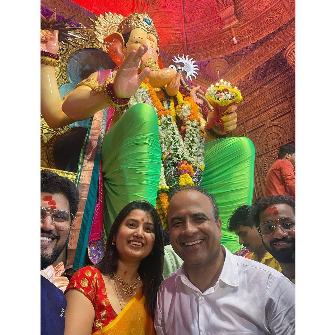 Lalbaugcha Raja 2022 Celebrities Photos