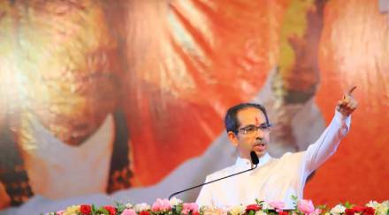दसरा मेळाव्यापूर्वी उद्धव ठाकरेंची तोफ धडाडणार; गटप्रमुखांच्या मेळाव्यात चालणार ‘बाण’! दसरा मेळाव्यापूर्वी उद्धव ठाकरेंची तोफ धडाडणार; गटप्रमुखांच्या मेळाव्यात चालणार ‘बाण’!