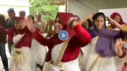 Girls-Wearing-Hijab-On-Onam