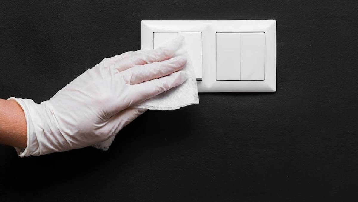 Switch Board Cleaning Tips: काळा पडलेला स्विच बोर्ड साफ करताना भीती ...