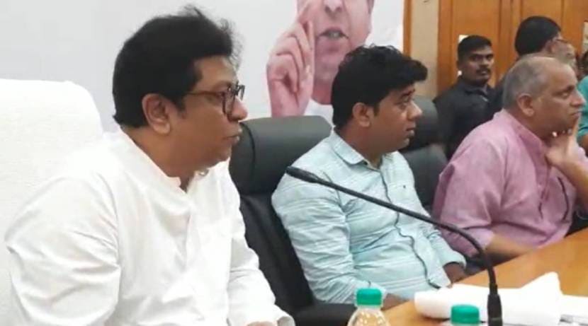 गेल्या काही दिवसांपासून भाजपा आणि मनसेमध्ये जवळीक वाढताना दिसत आहे. त्यामुळे या दोन्ही पक्षांमध्ये युतीची जोरदार चर्चा राजकीय वर्तुळात रंगली आहे. 