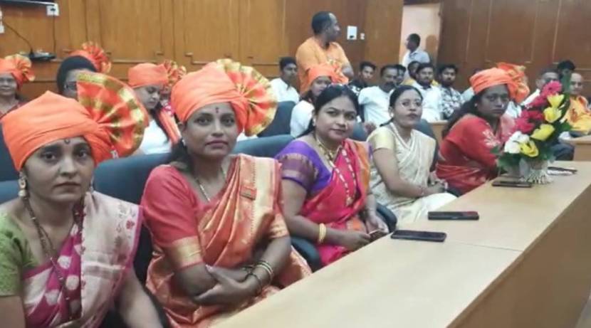 नागपूर दक्षिण विधानसभेच्या पदाधिकाऱ्यांसमवेत राज ठाकरेंची बैठक पार पडली. पक्षात आलेली मरगळ दूर करण्यासाठी जास्त मेहनत करावी लागेल, असा सल्ला राज ठाकरेंनी कार्यकर्त्यांना दिला.