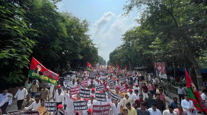 उत्तर प्रदेशातील लखनऊमध्ये राज्य विधान भवनावर समाजवादी पक्षाने आज मोर्चा काढला होता. हा मोर्चा पोलिसांकडून रोखण्यात आला.