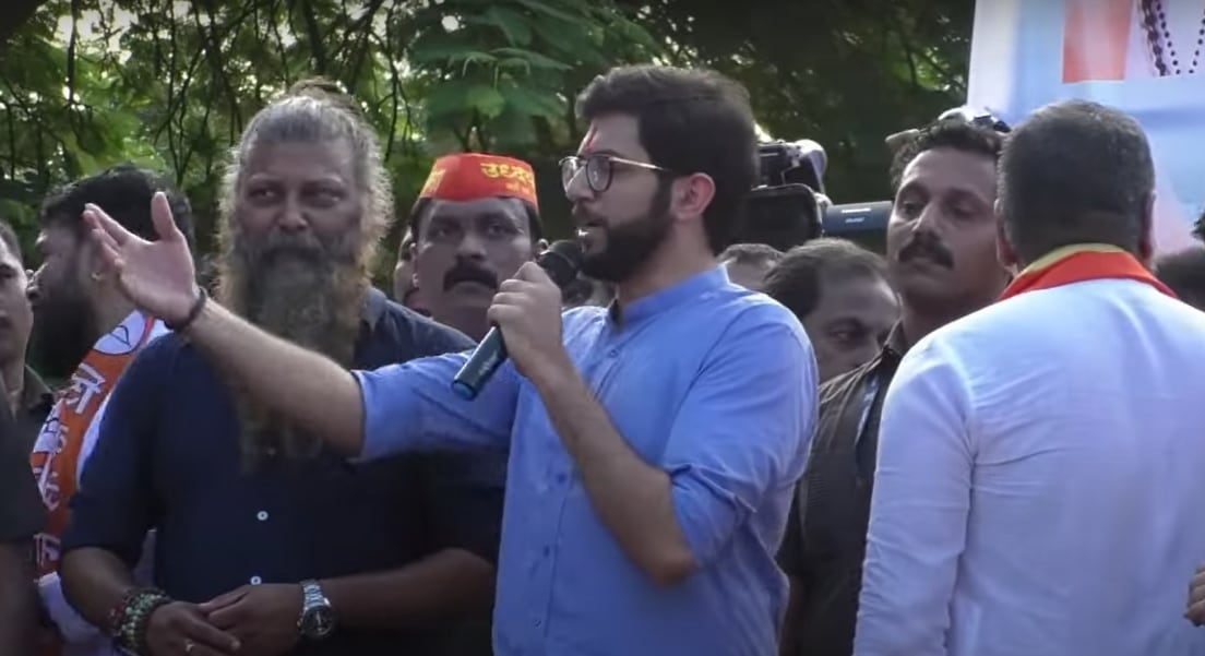 आदित्य ठाकरे यांनी यावेळी मोठा खुलासा केला. वेदांता, बल्क ड्रग पार्कनंतर मेडिसिन डिव्हाईस पार्क प्रकल्प जो महाराष्ट्रात होणार होता तो आता महाराष्ट्राबाहेर जात आहे.