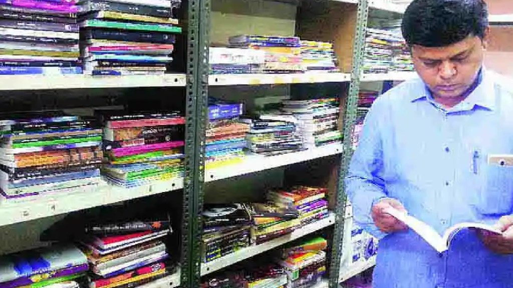 Organized various activities on occasion Silver Jubilee Year Majestic Book Depot in Thane Organized various activities on occasion Silver Jubilee Year Majestic Book Depot in Thane