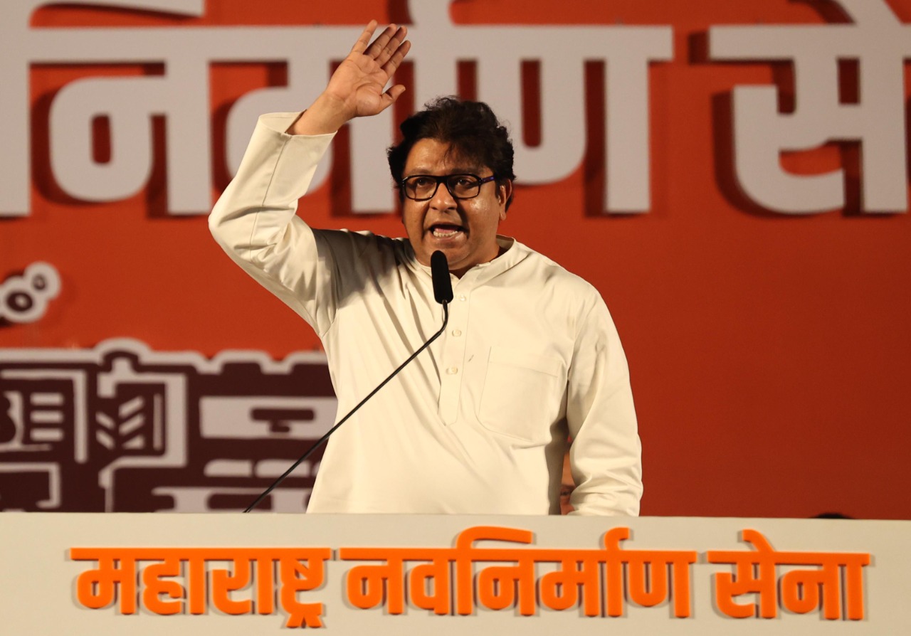 requestmns chief raj thackeray reacts on Pakistan Zindabad Slogan in Pune request amit shah devendra fadnavis to take action
