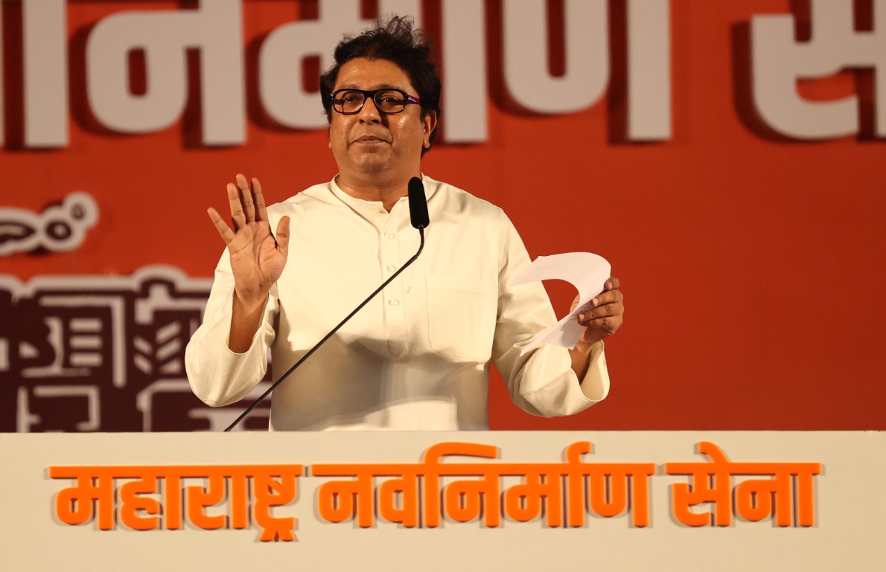 requestmns chief raj thackeray reacts on Pakistan Zindabad Slogan in Pune request amit shah devendra fadnavis to take action