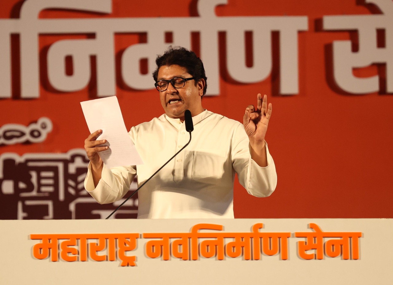requestmns chief raj thackeray reacts on Pakistan Zindabad Slogan in Pune request amit shah devendra fadnavis to take action