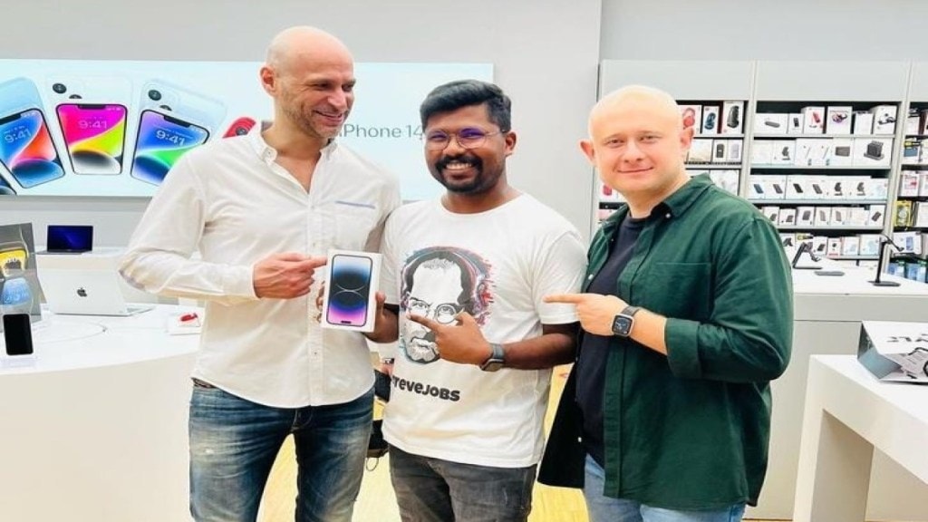 kerala man fly to dubai to buy iphone 14 pro became first buyer kerala man fly to dubai to buy iphone 14 pro became first buyer