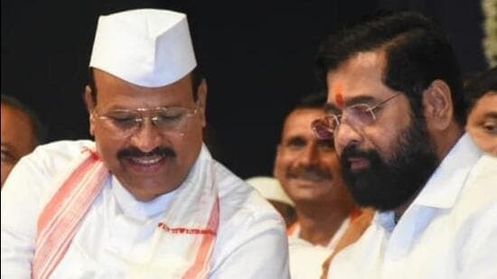 cm eknath shinde Deputy cm Devendra Fadanvis scold Abdul sattar and other ministers in cabinet meeting scsg 91