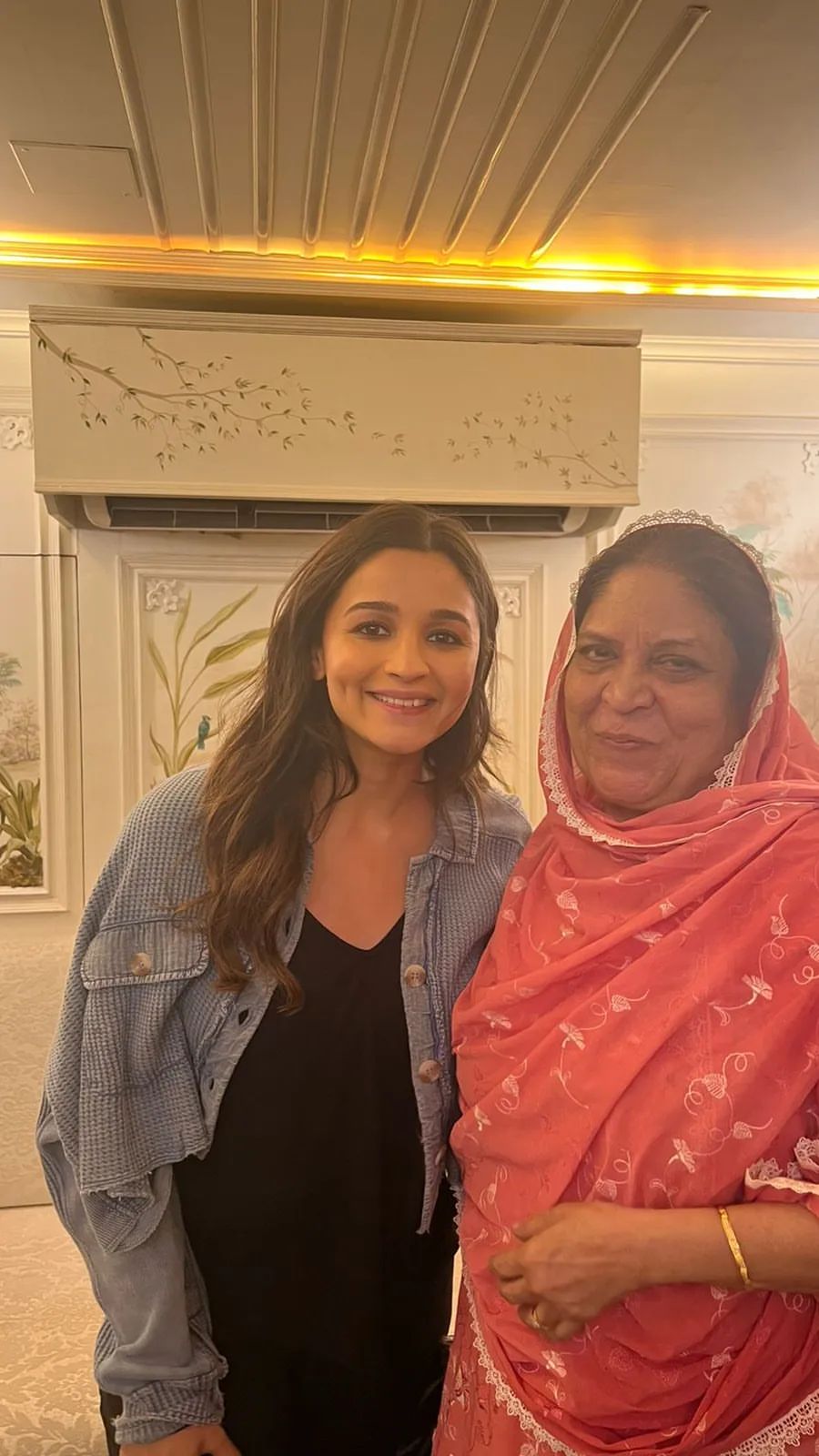 alia bhatt ranbir kapoor spent time with there bodygaurd family