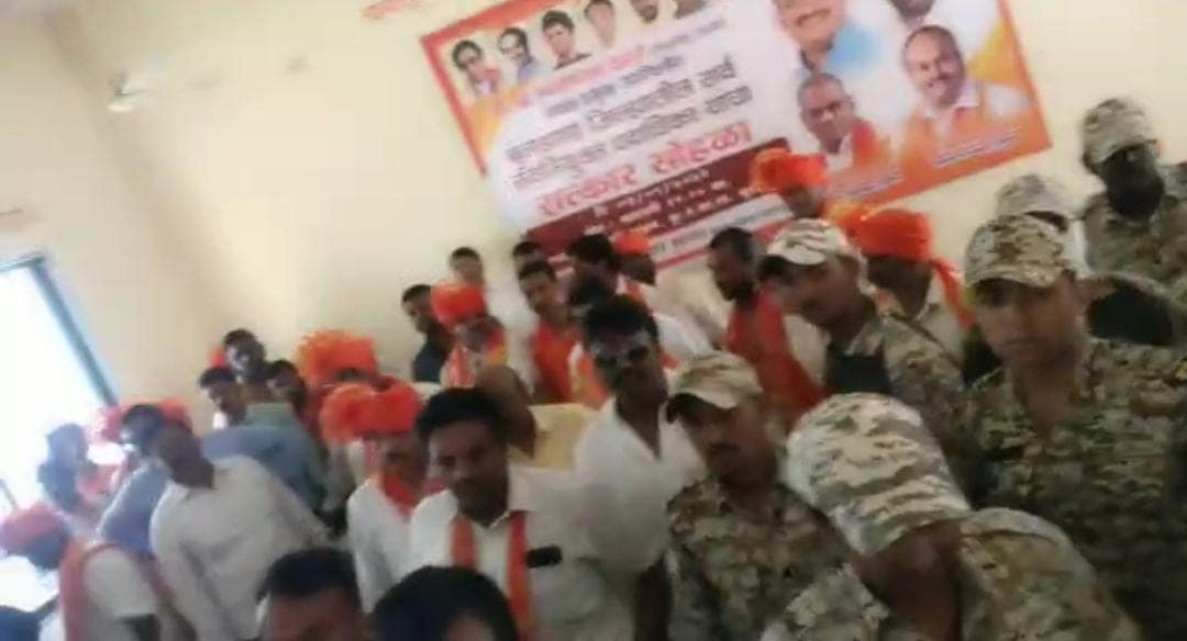 eknath shinde group vs uddhav thackeray group fight In buldhana