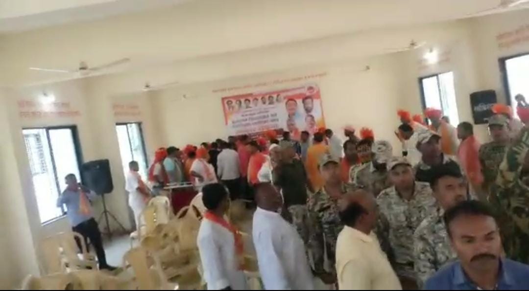 eknath shinde group vs uddhav thackeray group fight In buldhana