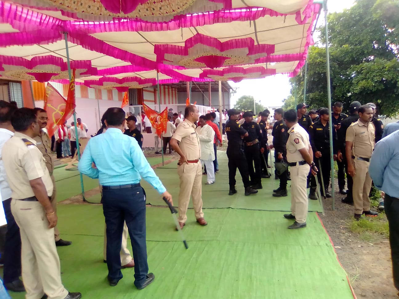 eknath shinde group vs uddhav thackeray group fight In buldhana