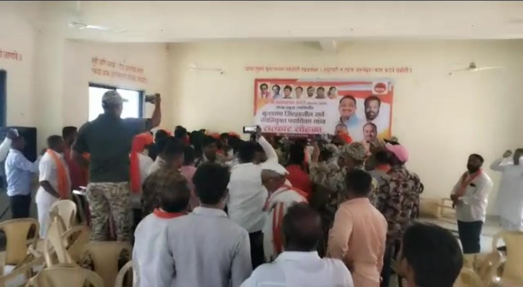 eknath shinde group vs uddhav thackeray group fight In buldhana