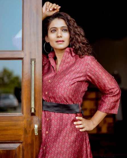 अभिनेत्री उर्मिला कोठारे ही 'तुझेच मी गीत गात आहे' या मालिकेतून बऱ्याच काळानंतर छोट्या पडद्यावर आली होती. पण काही भागानंतर या मालिकेत तिच्या पात्राचा मृत्यू झालेला दाखवला आणि त्यानंतर ती या मालिकेत दिसलीच नाही.