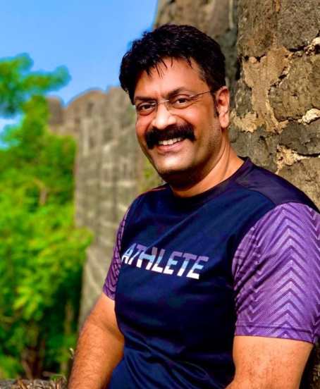 अभिनेता अजय पुरकर 'मुलगी झाली हो' या मालिकेत महत्वपूर्ण भूमिका सकारायचा. परंतु इतर प्रोजेक्ट्सच्या शूटिंगमुळे त्याने या मालिकेत काम न करण्याचा निर्णय घेत मालिकेतून एक्सिट घेतली.