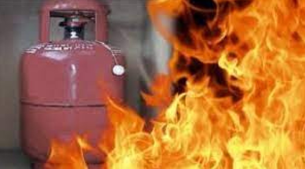 Woman injured in explosion due to leakage from gas cylinder