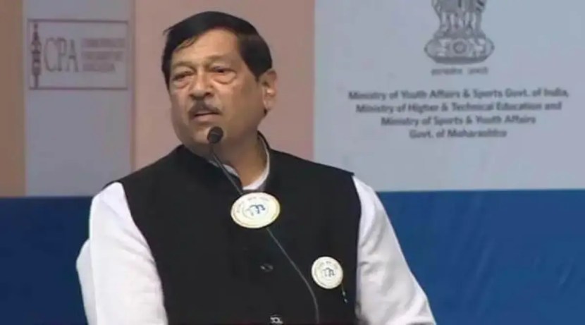 १२. निवडणूक जिंकण्यासाठी दारूड्यालाही जवळ केले जाते. ही प्रवृत्ती माझ्यासारख्या जुन्या कार्यकर्त्यांना सहन होत नाही- गिरिष बापट