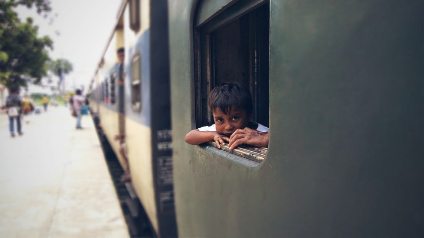 बर्‍याच वेळा मोशन सिकनेसमुळे प्रवाशांना ट्रेनच्या विंडो सीटवर बसावेसे वाटते.