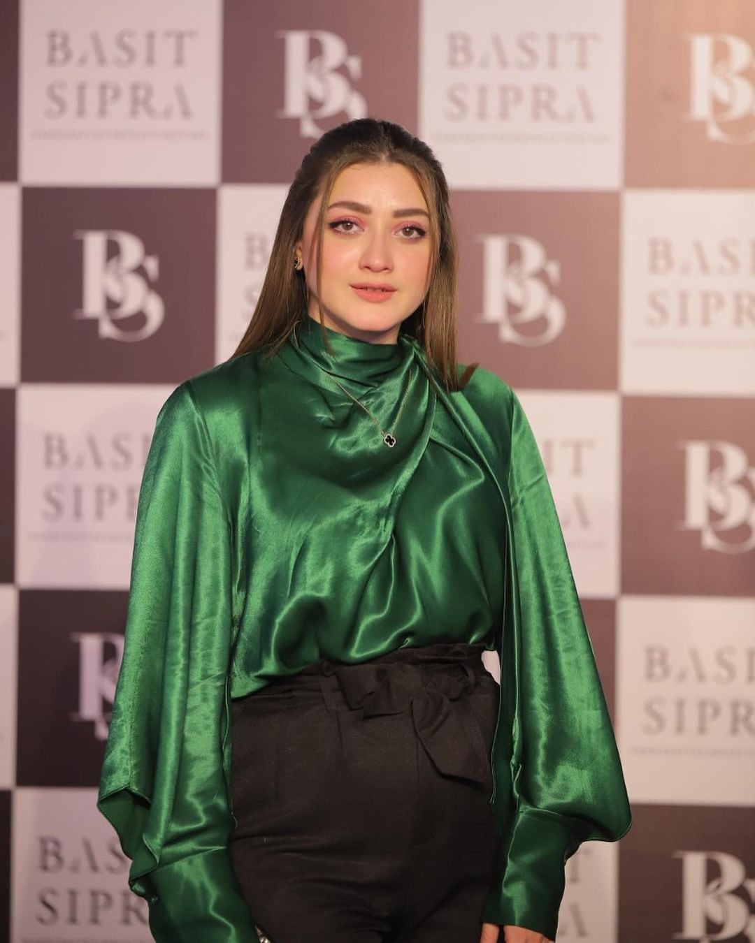 Momina Iqbal unknown facts