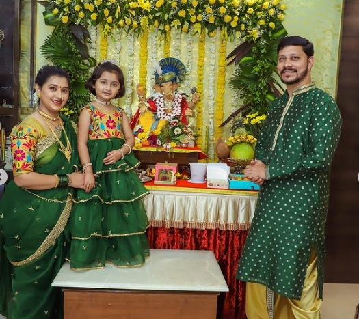 'परी'ने आईसोबत केलं Twinning