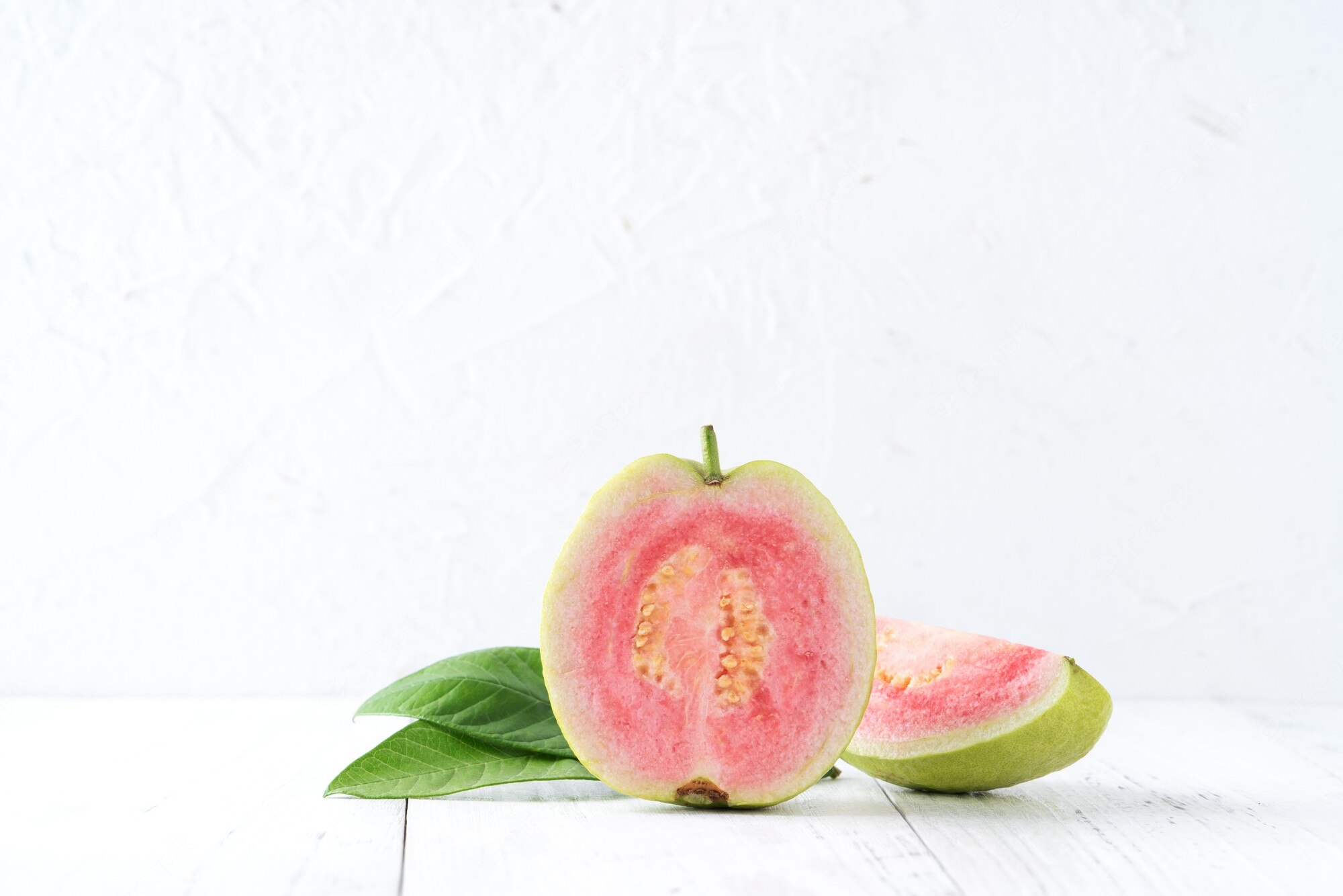 What is the difference between pink and white guava? 