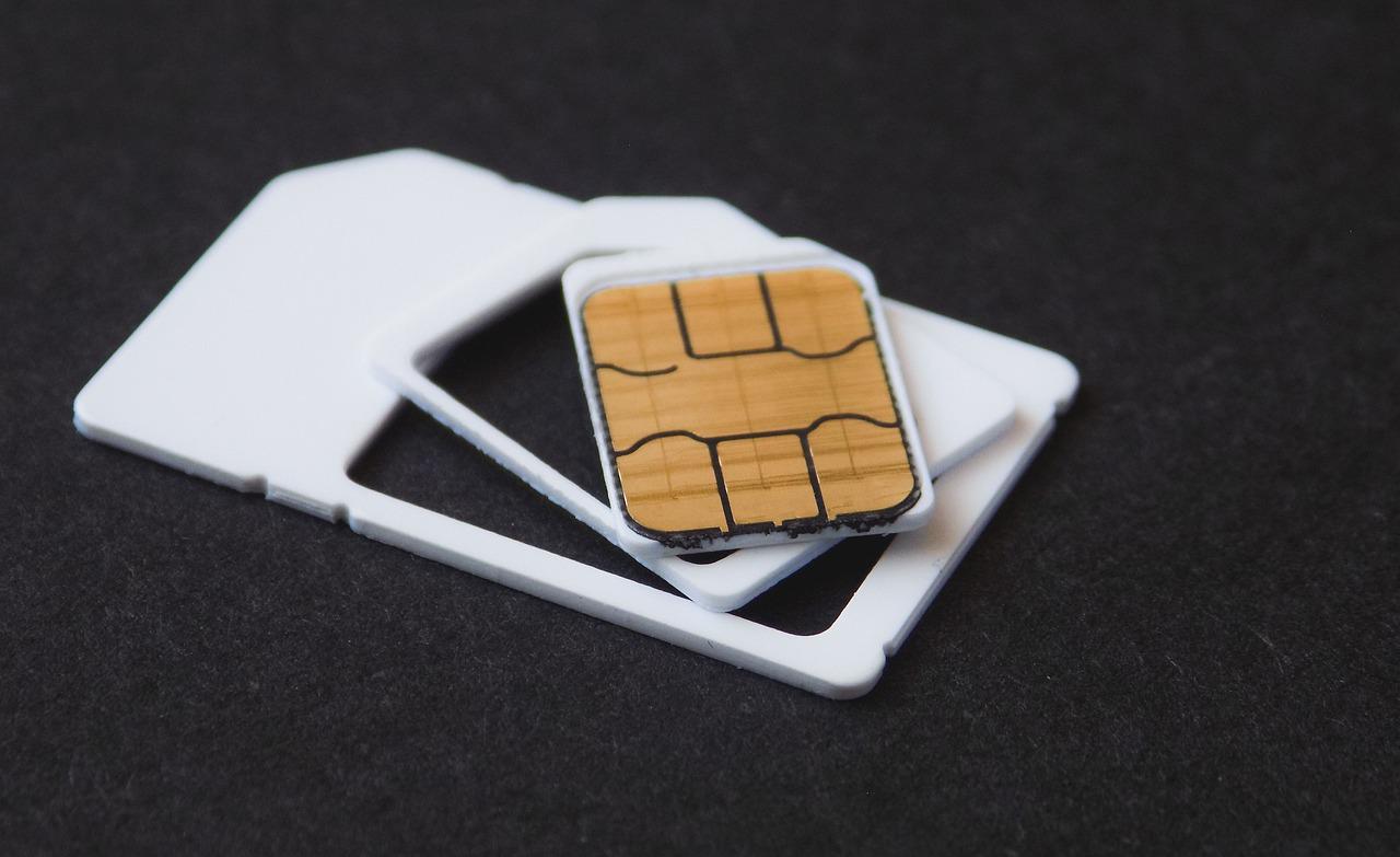 Does anyone else is using the Sim Card on your identity card
