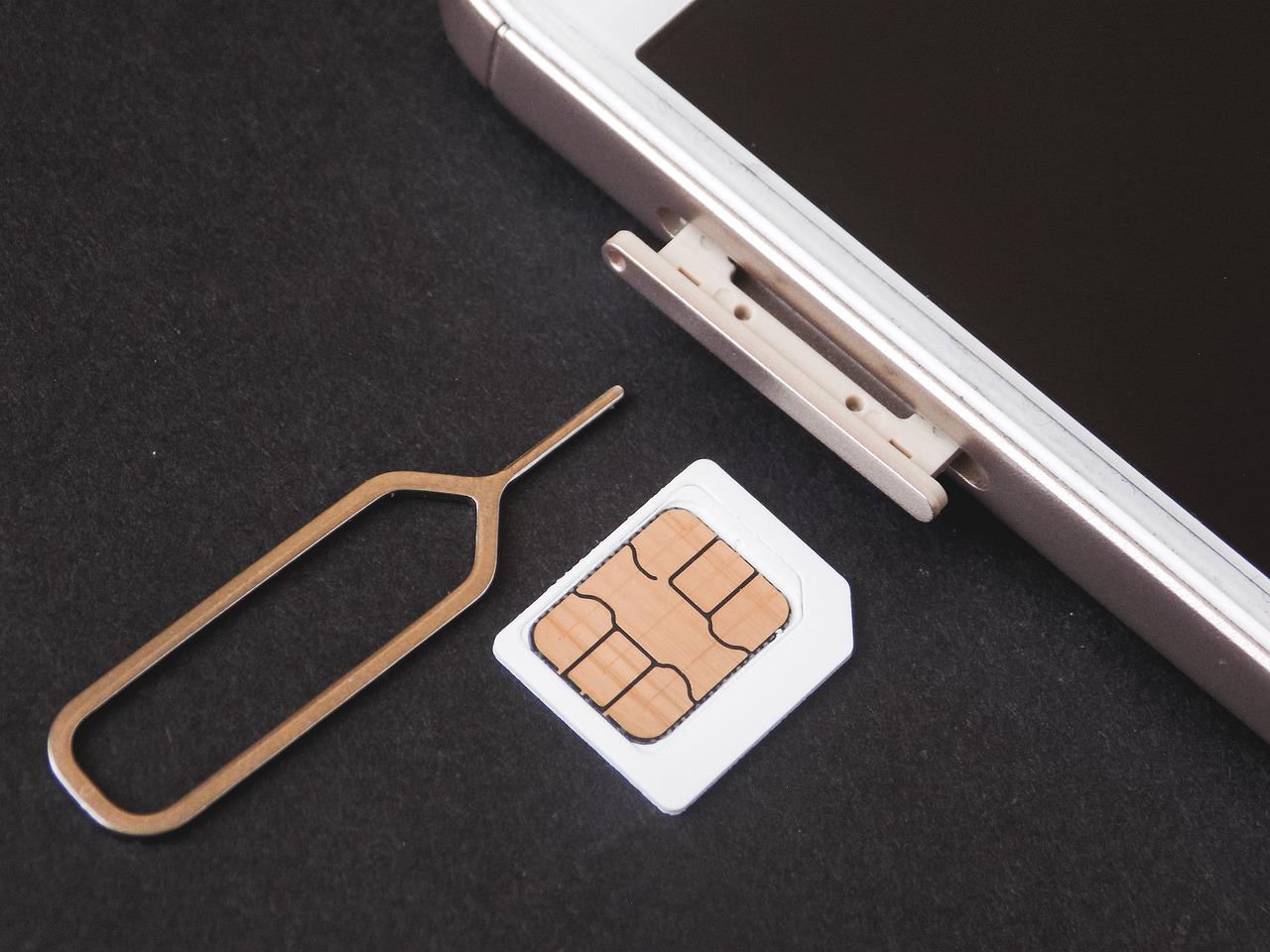Does anyone else is using the Sim Card on your identity card