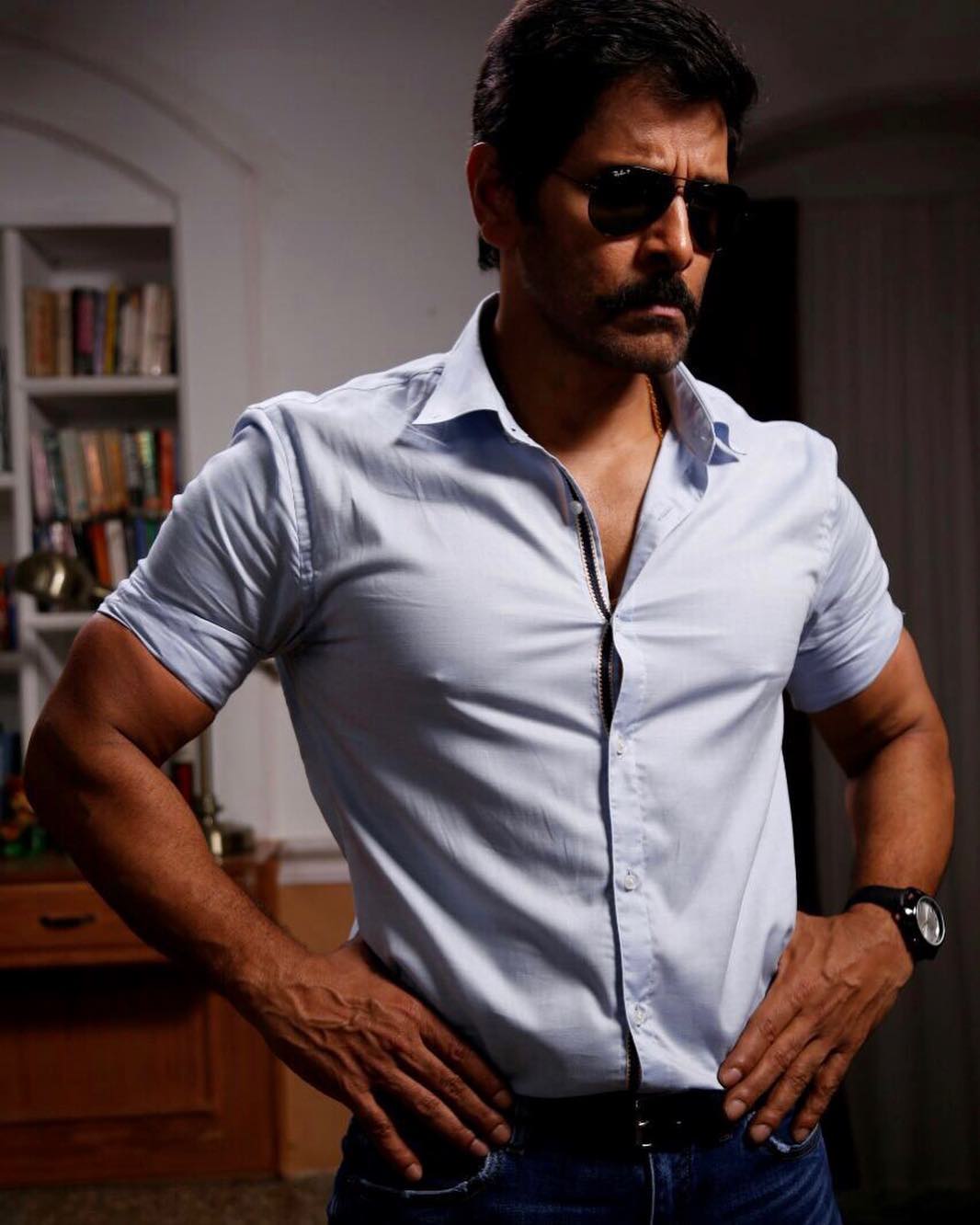 south indian superstar Chiyaan Vikram attends household helper sons wedding photo viral
