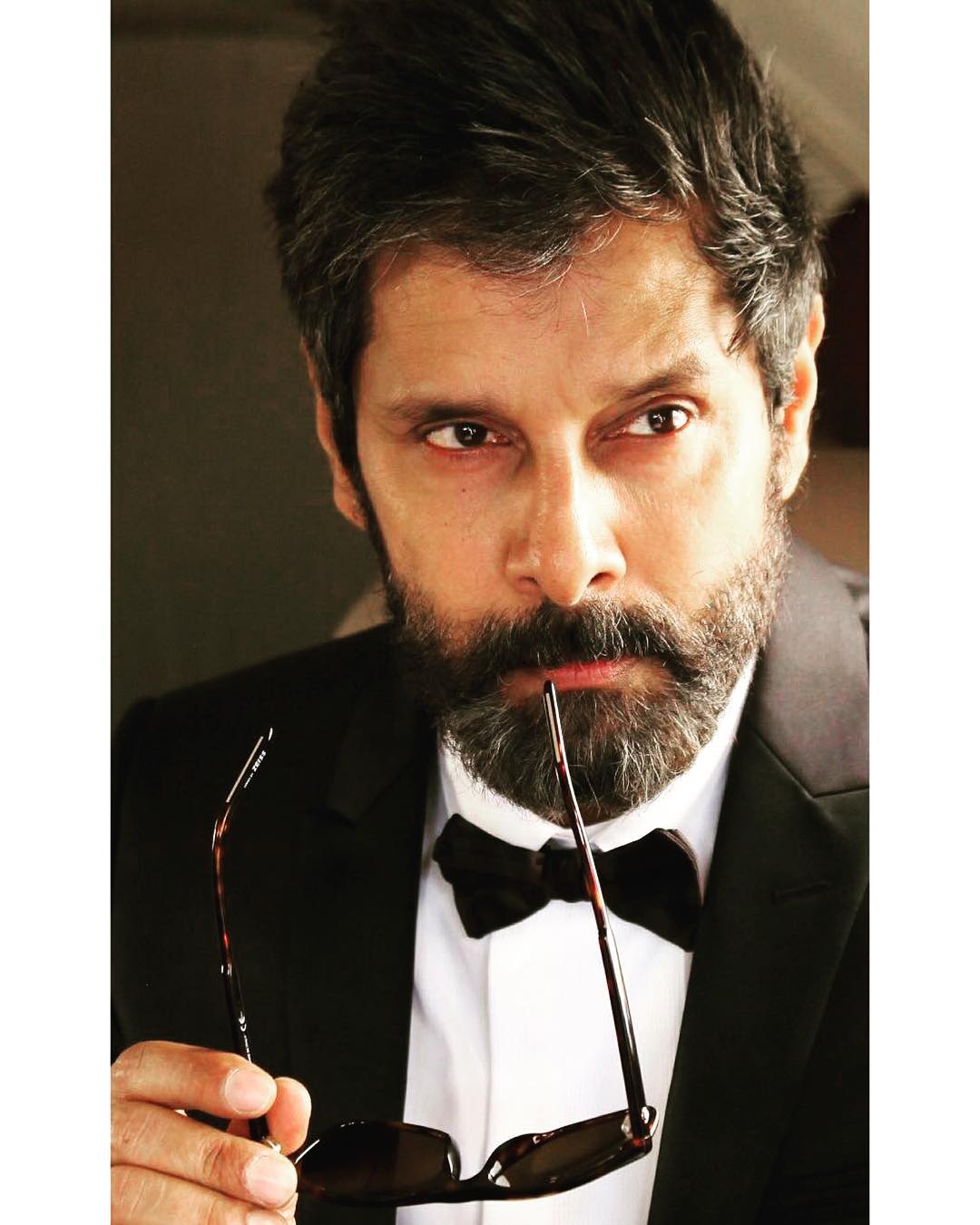 south indian superstar Chiyaan Vikram attends household helper sons wedding photo viral