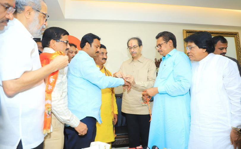 uddhav thackeray and mahant sunil maharaj