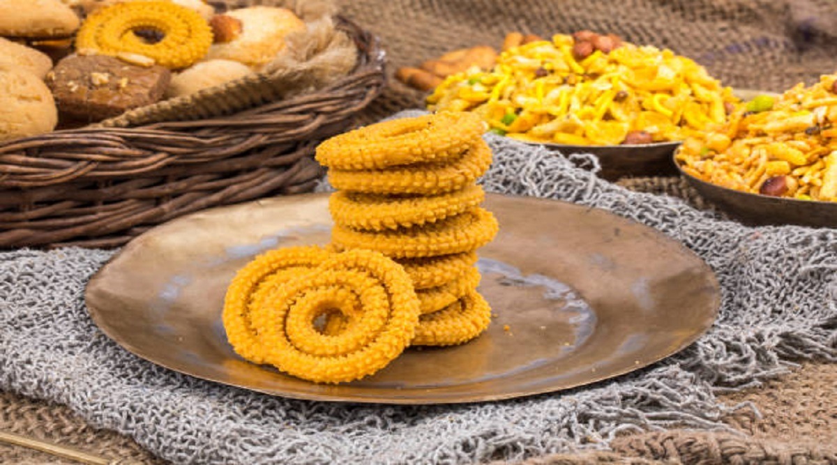 विविध प्रकारचे पदार्थ तयार केले जातात. अशा परिस्थितीत स्वतःला या पदार्थापासून दूर ठेवणे अवघड असतं.