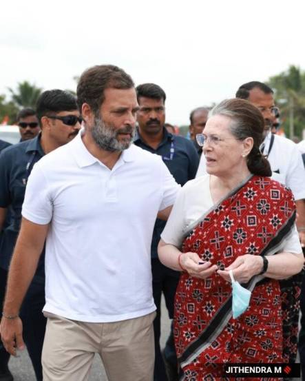 महागाई, बेरोजगारी तसेच जीएसटीमुळे देशात निर्माण झालेली आर्थिक विषमता, सामाजिक ध्रुवीकरण आणि राजकारणाच्या केंद्रीकरणामुळे सर्वसामान्य नागरिकांच्या तीव्र झालेल्या प्रश्नांकडे केंद्रातील सरकारचे लक्ष वेधून घेण्यासाठी ‘भारत जोडो’ पदयात्रा आयोजित करण्यात आल्याचे काँग्रेसच्यावतीने सांगण्यात आले आहे.