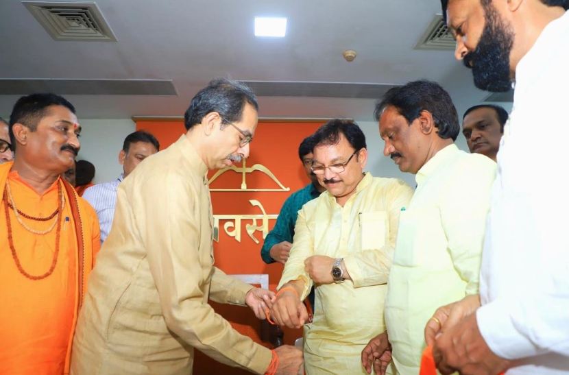 uddhav thackeray and sanjay deshmukh