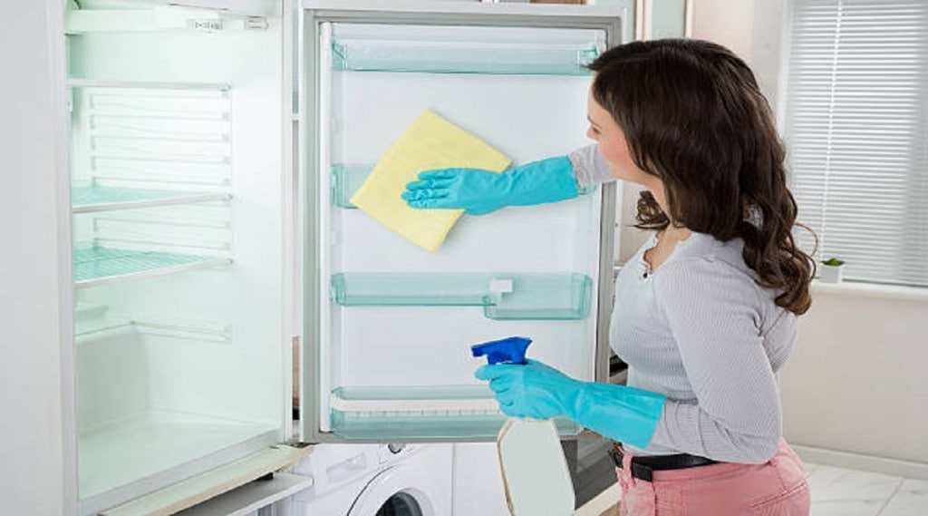 Cleaning Refrigerator Cleaning Refrigerator