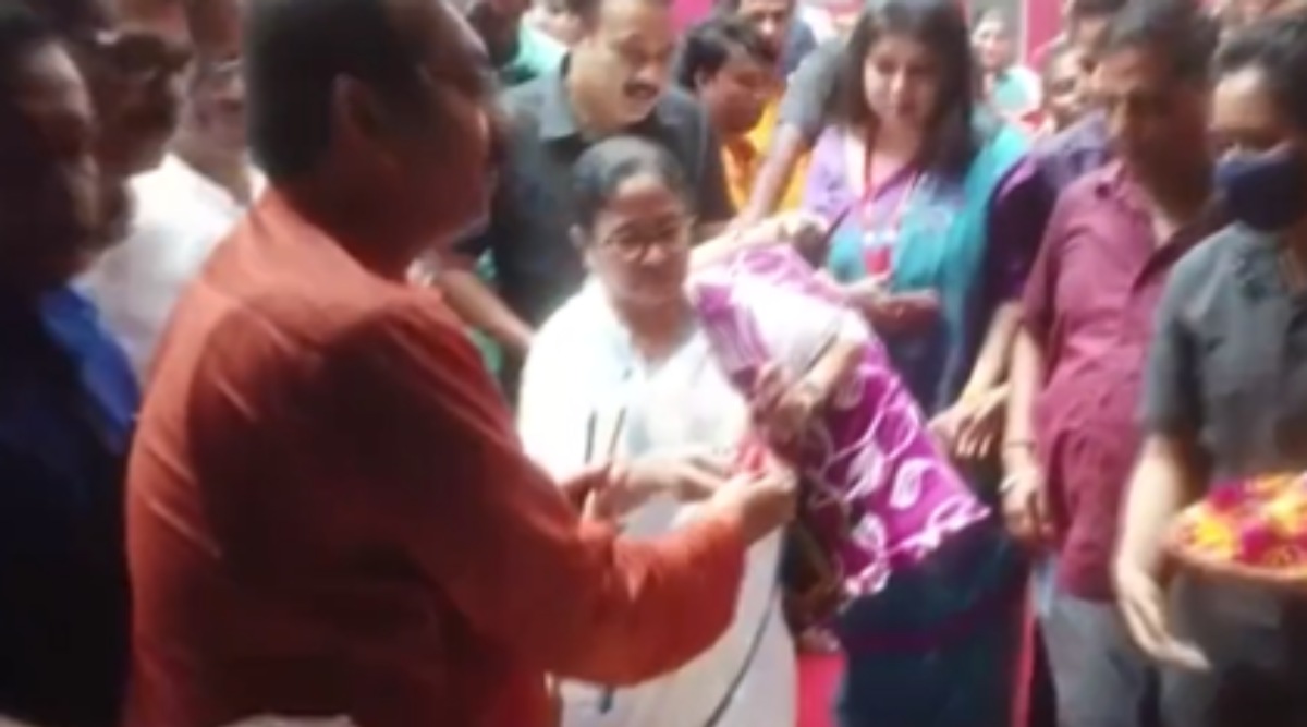 Navratri 2022 Mamata Banerjee Doing Garba