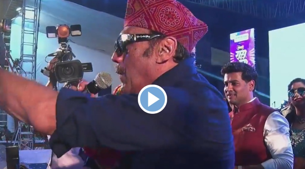 Shrikant Shinde Garba Dandiya in Dombivli Jackie Shroff Played Banjo with Shinde Video Viral Shrikant Shinde Garba Dandiya in Dombivli Jackie Shroff Played Banjo with Shinde Video Viral