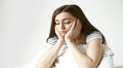 झोप पूर्ण झाली तरी थकवा जाणवतो का? यापासून सुटका मिळवण्यासाठी ‘हे’ उपाय करतील मदत