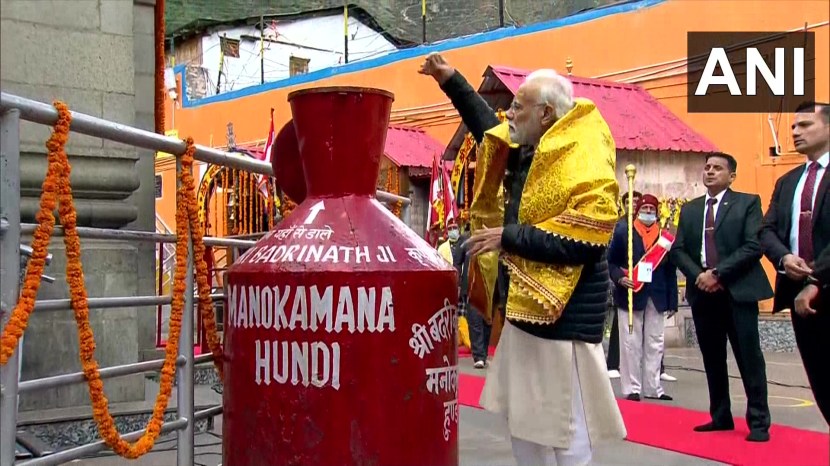 सीमेवरील तुमच्यासारखे सर्व मित्र देशाचे भक्कम पहारेकरी आहेत.