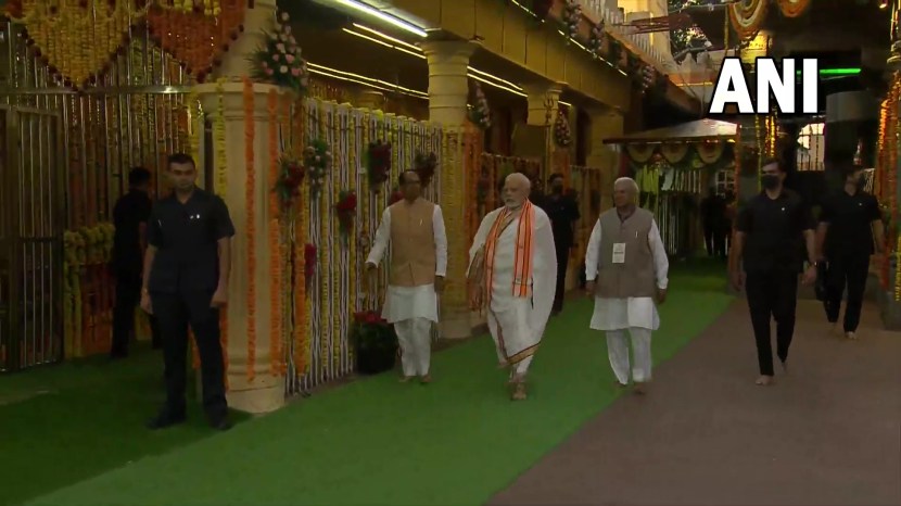 मध्य प्रदेशचे मुख्यमंत्री शिवराज सिंह चौहान आणि केंद्रीय मंत्री ज्योतिरादित्य सिंधिया हेही पंतप्रधान मोदींसोबत होते.