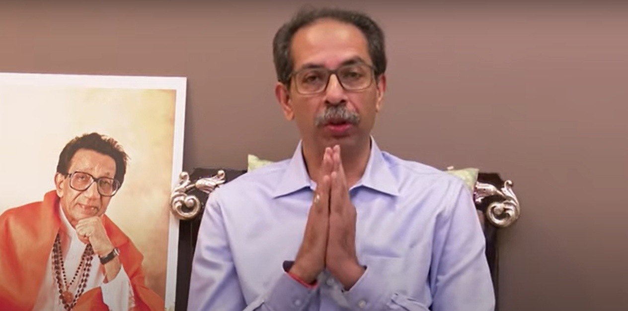 ज्या शिवसैनिकांच्या जोरावर तुम्ही मोठे झालात, त्यांना धमक्या देताना काहीच वाटत नाही का? हेच तुमचं हिंदुत्त्व आहे का?” अशी टीका त्यांनी शिंदे गटावर केली.