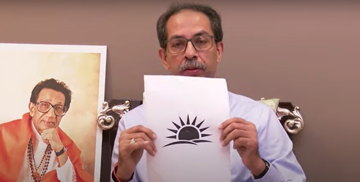 त्याचसोबत ‘शिवसेना बाळासाहेब ठाकरे’, ‘शिवसेना प्रबोधनकार ठाकरे’ आणि ‘शिवसेना उद्धव बाळासाहेब ठाकरे’ अशी तीन नावेही निवडणूक आयोगाला सुचवण्यात आली आहेत,” असे उद्धव ठाकरेंनी सांगितलं.