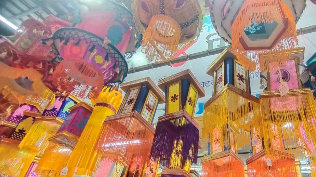 Indian made paper and cloth lanterns are attractive diwali 2022 navi mumbai market Indian made paper and cloth lanterns are attractive diwali 2022 navi mumbai market