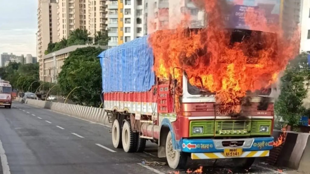 fire at running truck in pune mumbai express way adoshi tunnel lonavala pune fire at running truck in pune mumbai express way adoshi tunnel lonavala pune