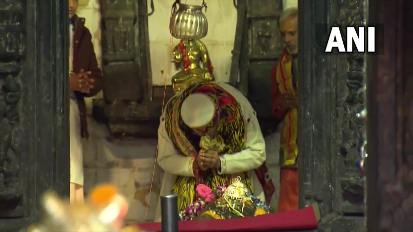 माना गावात पीएम मोदी म्हणाले की, “पूर्वी ज्या भागांकडे देशाच्या सीमांचा शेवट म्हणून दुर्लक्ष केले जात होते, तेथून आम्ही समृद्धीची सुरुवात म्हणून काम सुरू केले.
