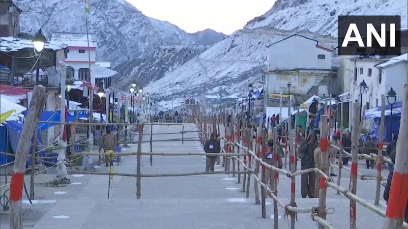 हे लोक परदेशात आपल्या संस्कृतीशी संबंधित स्थळांचे गुणगान करून थकले नाहीत, पण भारतात या प्रकारच्या कामाकडे तुच्छतेने पाहिले जात आहे.